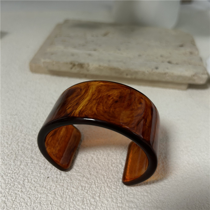 1 Piece Light Luxury Vintage Swoosh Resinous Women's Bangles h5Picture6