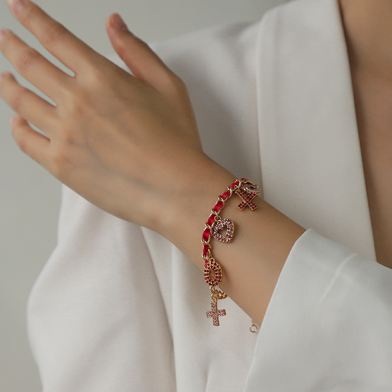 1 Piece Exquisite Series Sparkling Heart Shape Gold Color Alloy Knitted Women's Layered Necklaces Picture6