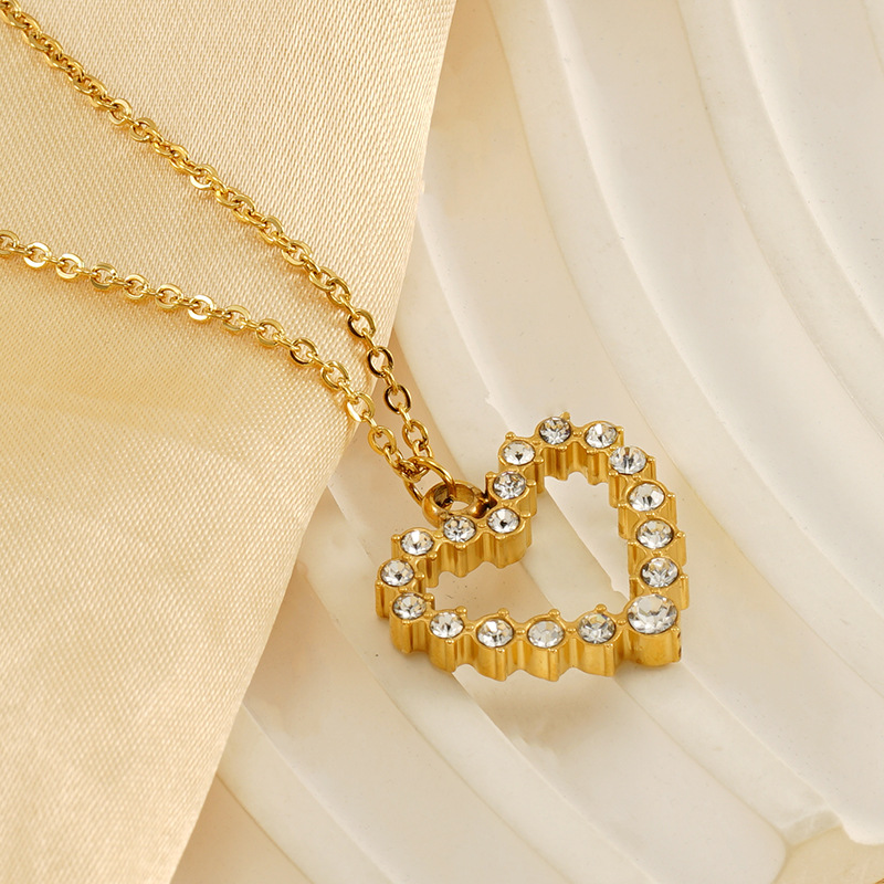 1 Paar leichte Luxus-Liebeskette aus Titanstahl für Damen, All-Match-Nischendesign, Diamant-Herzanhänger, Schlüsselbeinkette, Schmuck, Damen-Anhänger h5Bild4