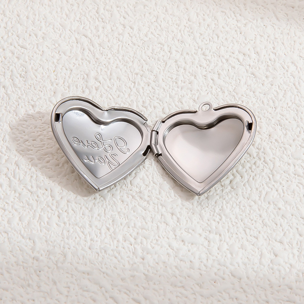 1 Piece Simple Series Retro Heart Stainless Steel   Gold Color  Women's Pendants h5Picture4