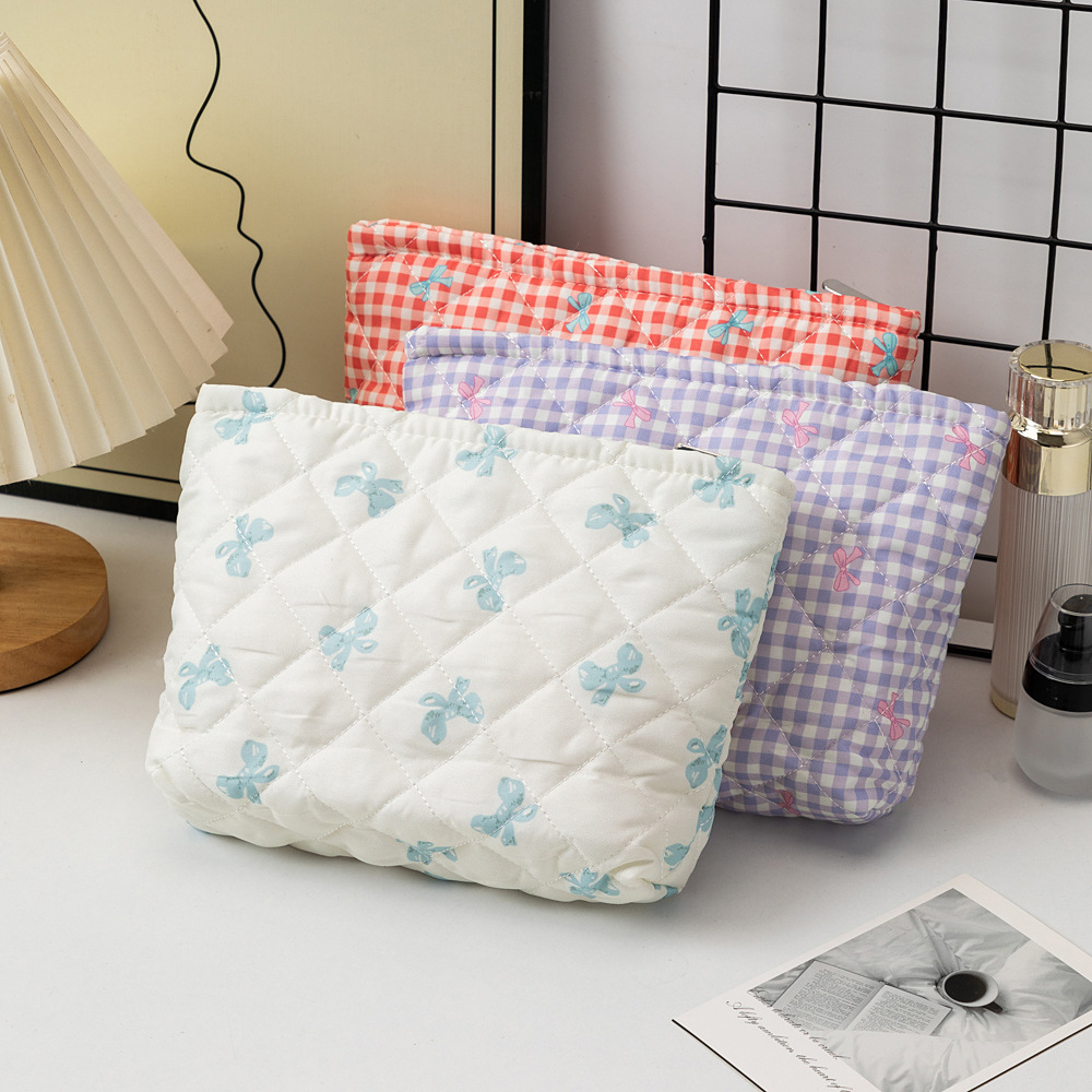 1 Piece Romantic Series Bowknot Portable Large Capacity With Random Printing Design Women's Cosmetic Bags Picture3