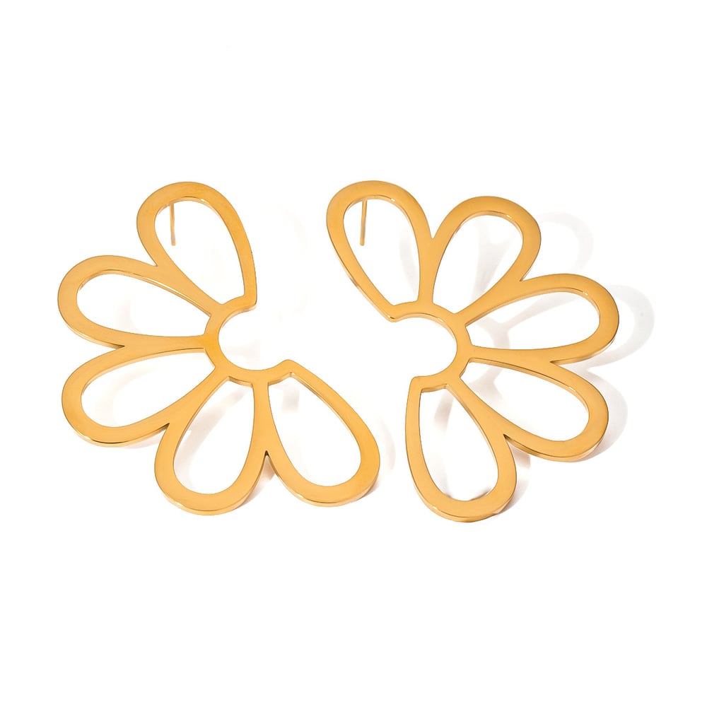 1 pair classic retro style hollowed-out flower shape stainless steel  gold plated women's stud earrings h5Picture5