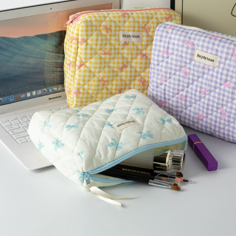 1 Piece Lovely Bowknot Portable Large Capacity With Random Printing Design Women's Quilted Rectangular Cosmetic Bags Picture3