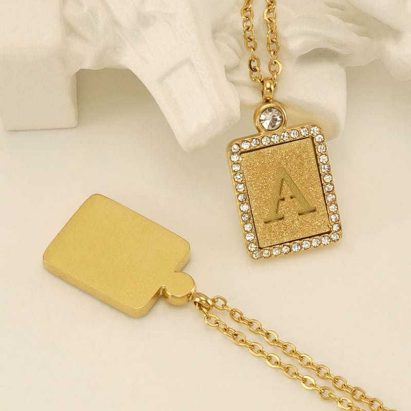 Collar con colgante de acero inoxidable chapado en oro de 18 quilates para mujer, serie simple, letra diaria, 1 unidad h5Imagen3