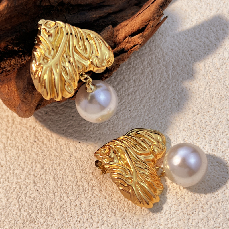 1 Pair Retro Heart Stainless Steel Gold Women's Drop Earrings h5Picture4