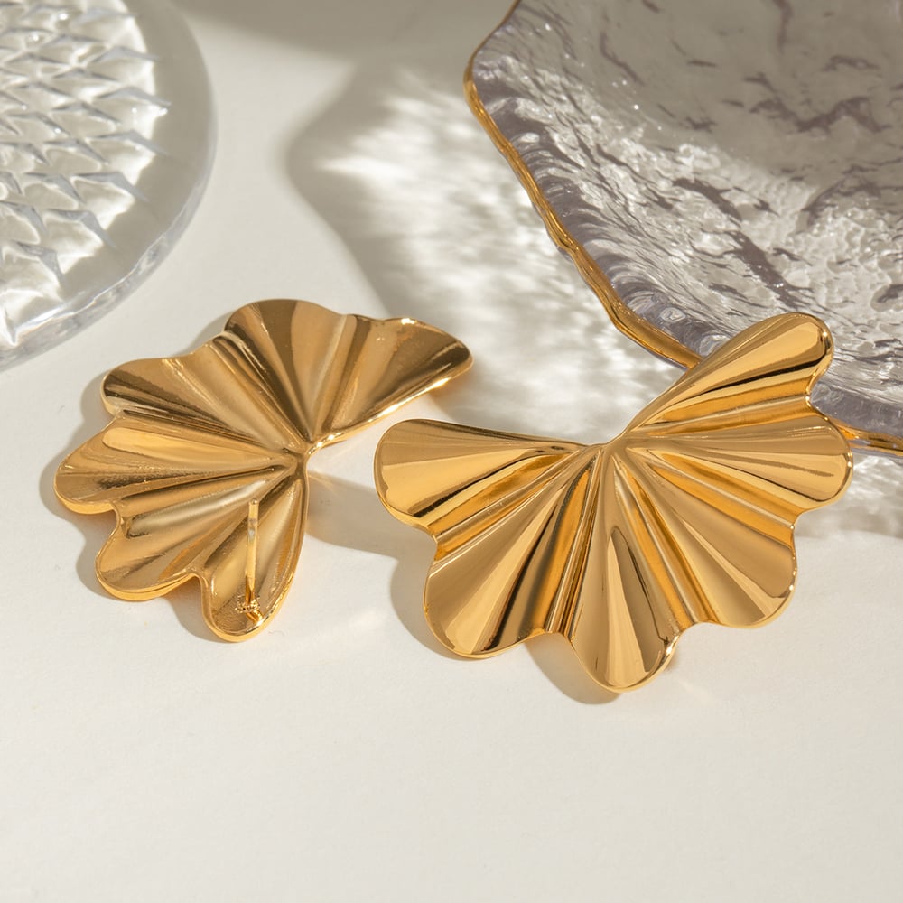 1 pair classic retro style relief flower shape stainless steel  gold plated women's stud earrings h5Picture4