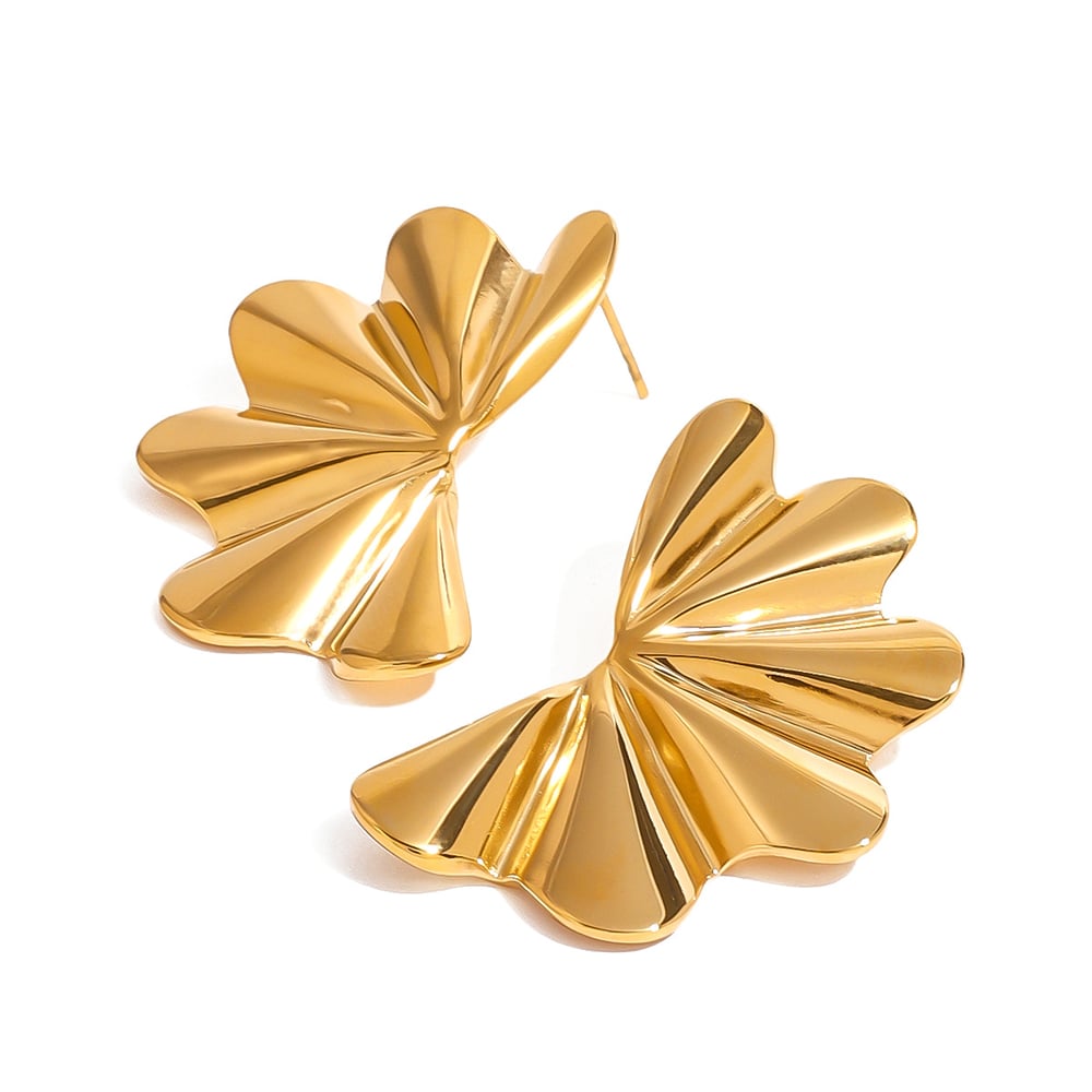 1 pair classic retro style relief flower shape stainless steel  gold plated women's stud earrings h5Picture5