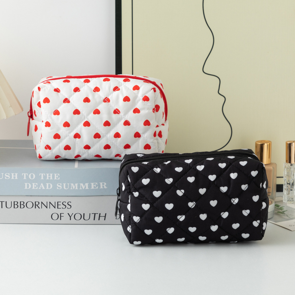 1 Piece Sweet Series Classic Heart Portable Large Capacity Toiletry With Random Printing Design Women's Cosmetic Bags h5Picture2