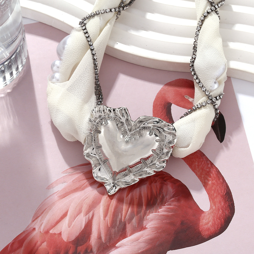 1 Piece French Pearl Mesh Braided Chain Alloy Heart Pendant Necklace Picture5