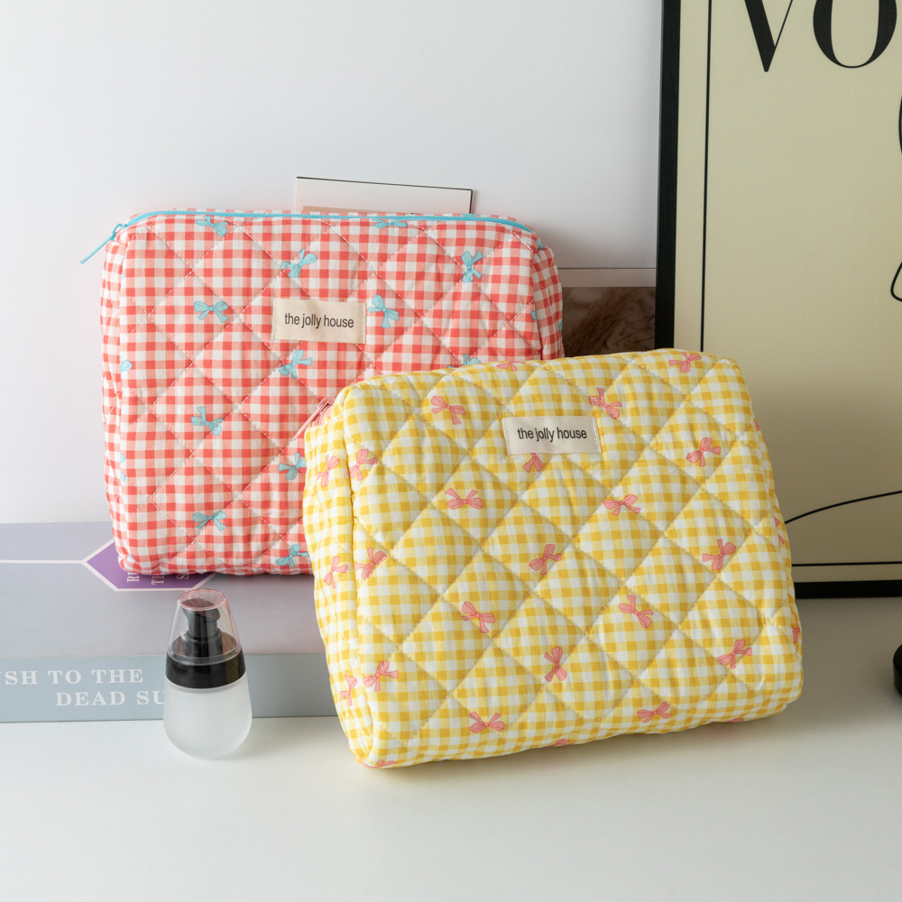 1 Piece Lovely Bowknot Portable Large Capacity With Random Printing Design Women's Quilted Rectangular Cosmetic Bags Picture4