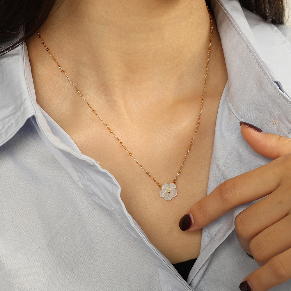 collar con colgante de acero de titanio y flor elegante de serie clásica de 1 pieza para mujer en  h5Imagen5