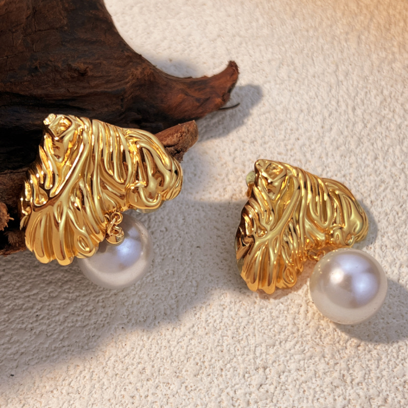 1 Pair Retro Heart Stainless Steel Gold Women's Drop Earrings h5Picture5