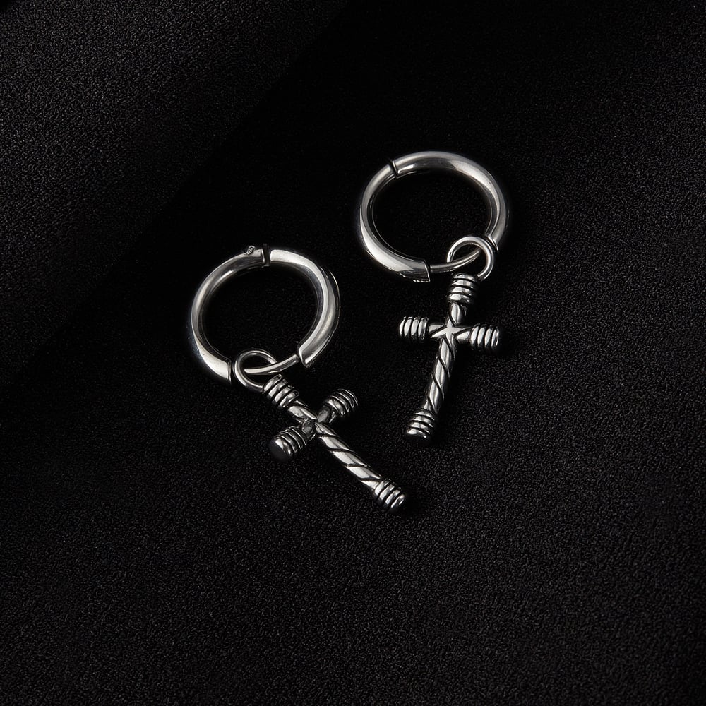 1 Paar filigrane Kreuz-Ohrstecker aus Edelstahl für Herren h5Bild4