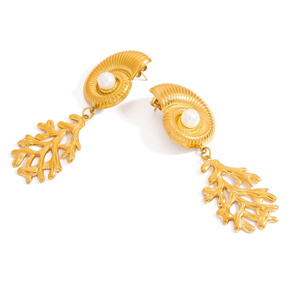 Oorbellen met schelpvormige, roestvrijstalen, gouden hanger