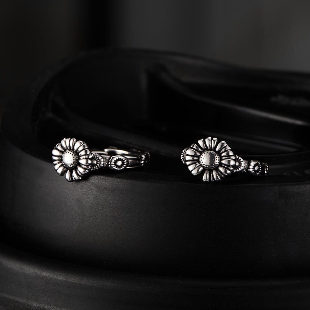 Daisy Paslanmaz Çelik Malzeme Erkek Küpe Resim2