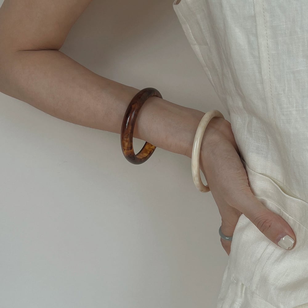 1 Piece Light Luxury Vintage Swoosh Resinous Women's Bangles h5Picture5