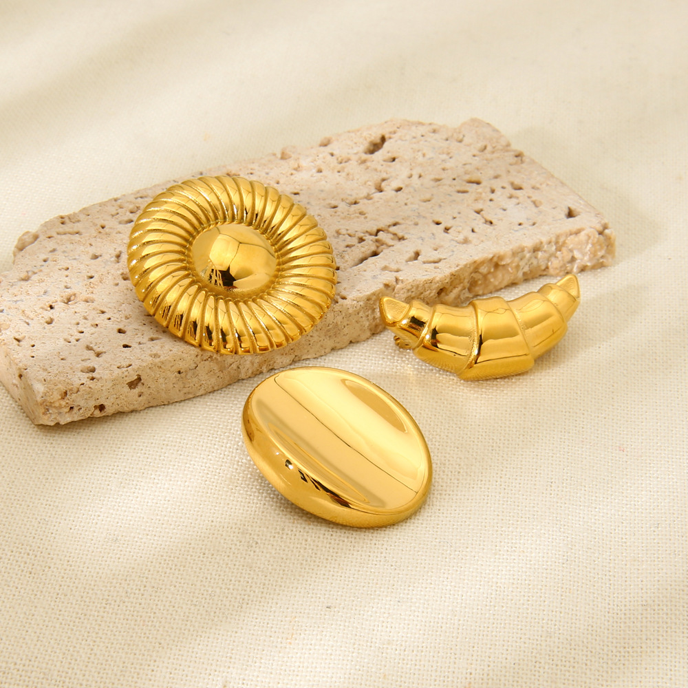 Creative Cow Horn Wrap Gold Stainless Steel Women's Brooch Picture3