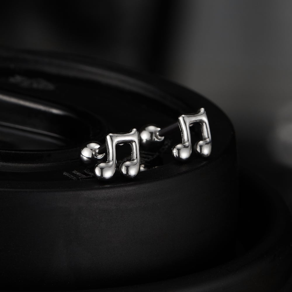 Pendientes clásicos de acero inoxidable para hombre con diseño de notas que combinan con todo h5Imagen6