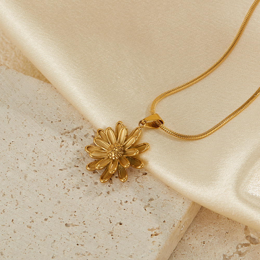 1 Piece Glamorous Series Retro Daisy Stainless Steel Women's Pendant Necklaces h5Picture5