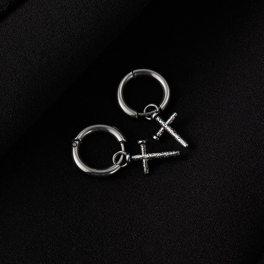 1 paio di orecchini a bottone da uomo in acciaio inossidabile con texture martellata a croce moderna h5Immagine4