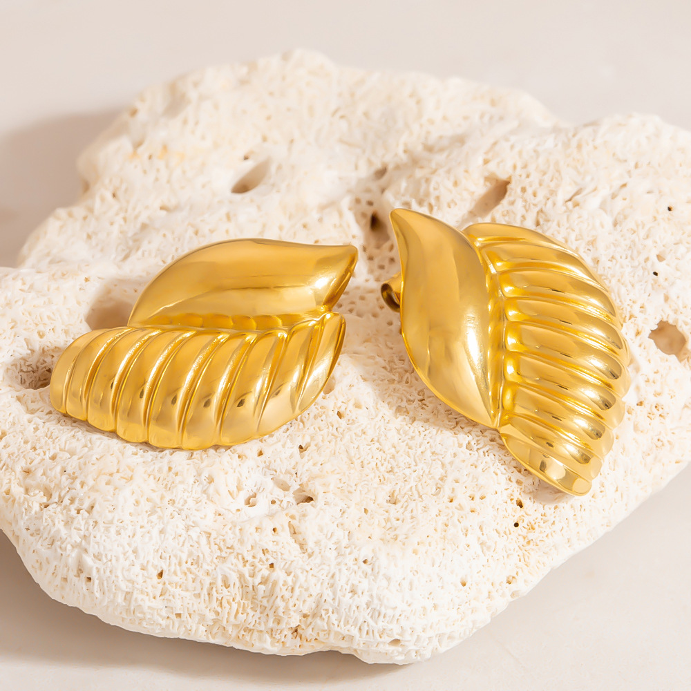 Glamorous Conch Shape Stainless Steel Gold Color Women's Stud Earrings Picture6