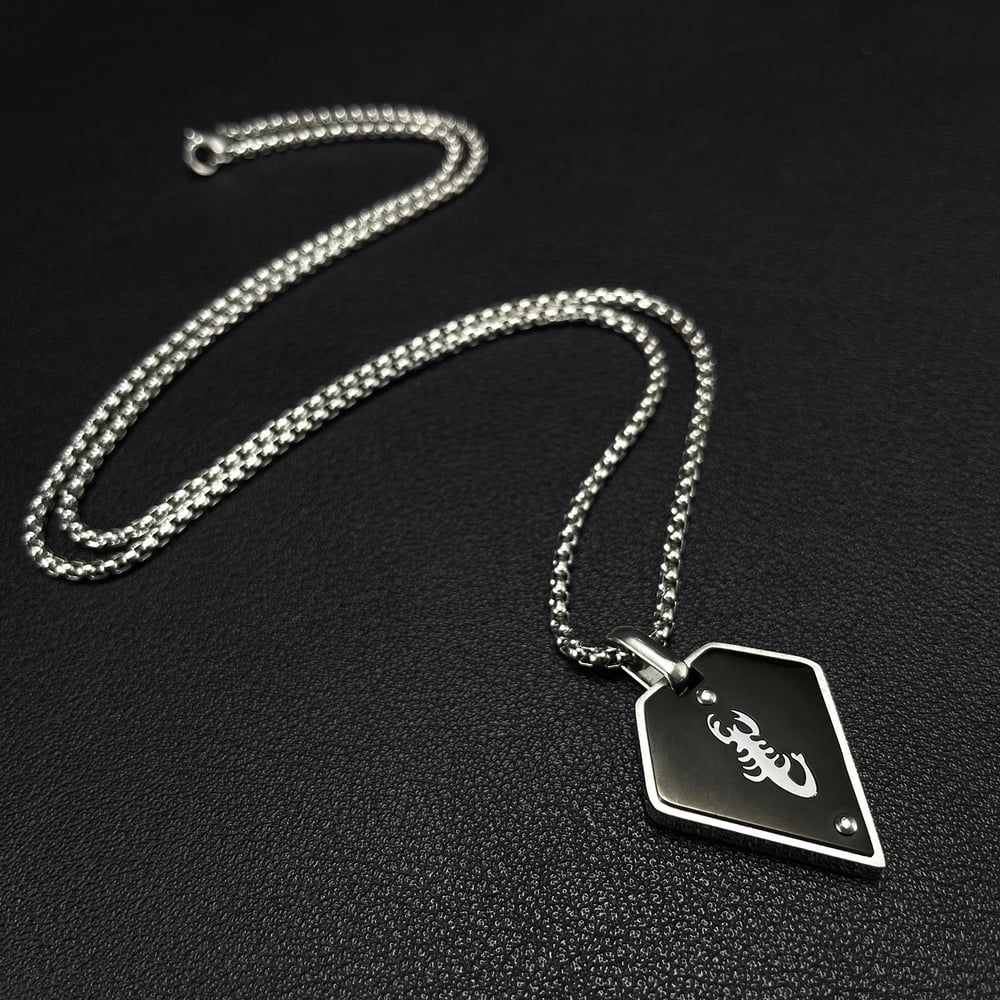1 Stück Herren-Anhänger-Halsketten aus Edelstahl mit Skorpion-Muster Bild3