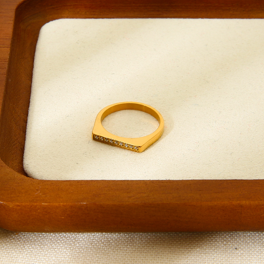 Simple Temperament Gold Stainless Steel Women's Ring Picture4