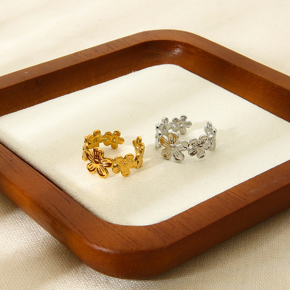 Light Luxury Flower - shaped Gold - colored Stainless Steel Women's Rings h5Picture3