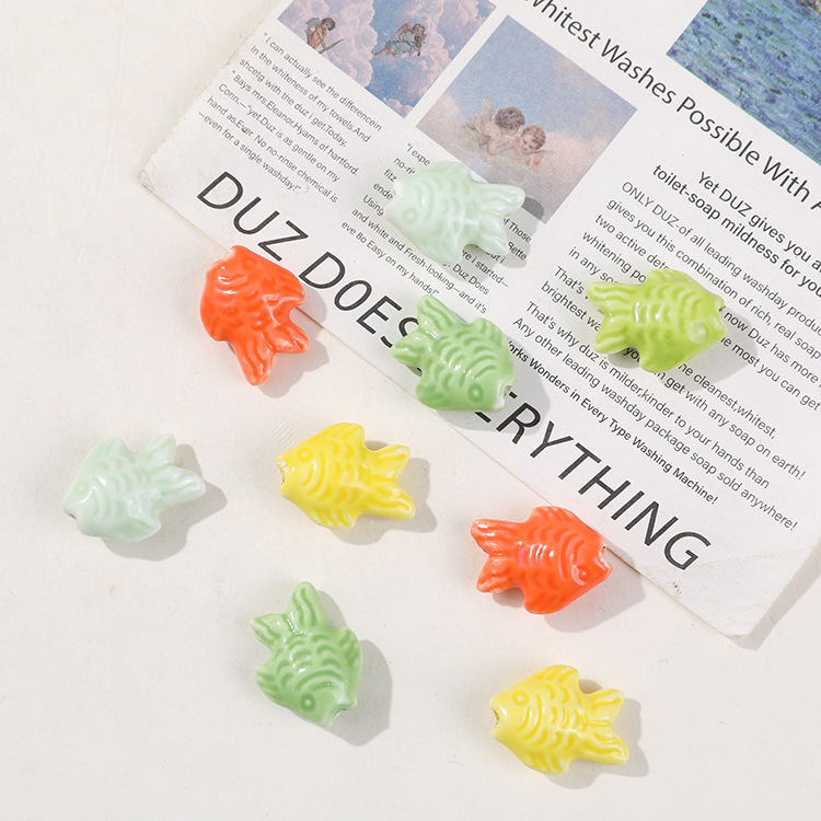 Cuentas de cerámica coloridas para joyería DIY con forma de pez vívido h5Imagen4