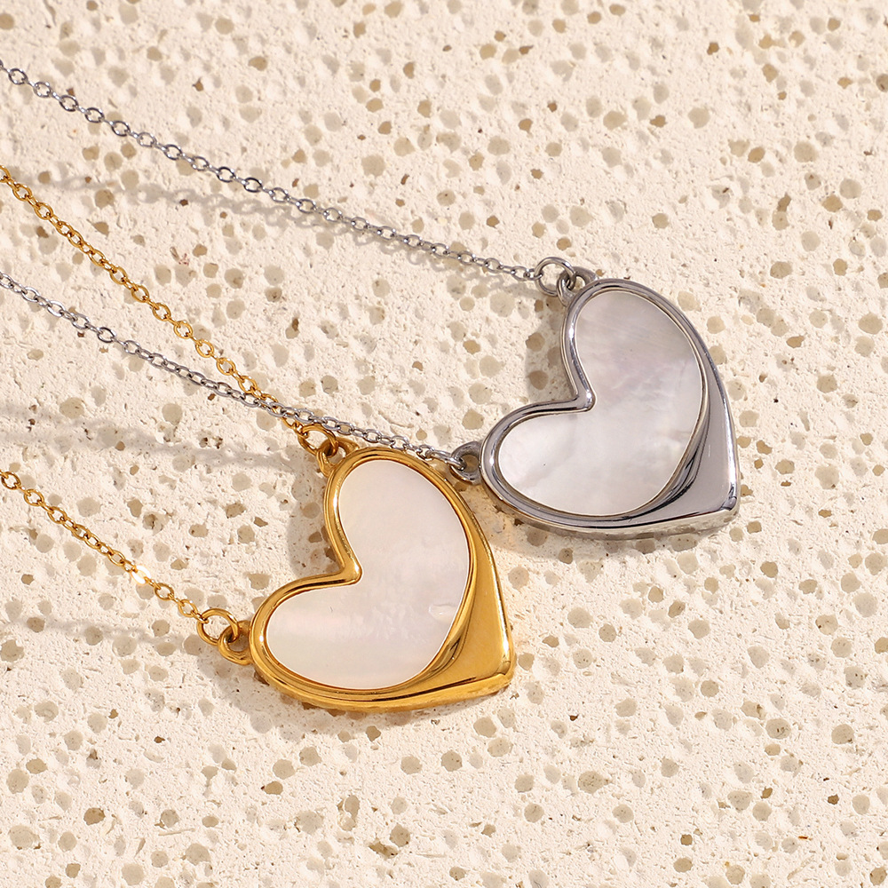 1 Piece Elegant Retro Flower - themed Gold Stainless Steel Women's Necklaces h5Picture3
