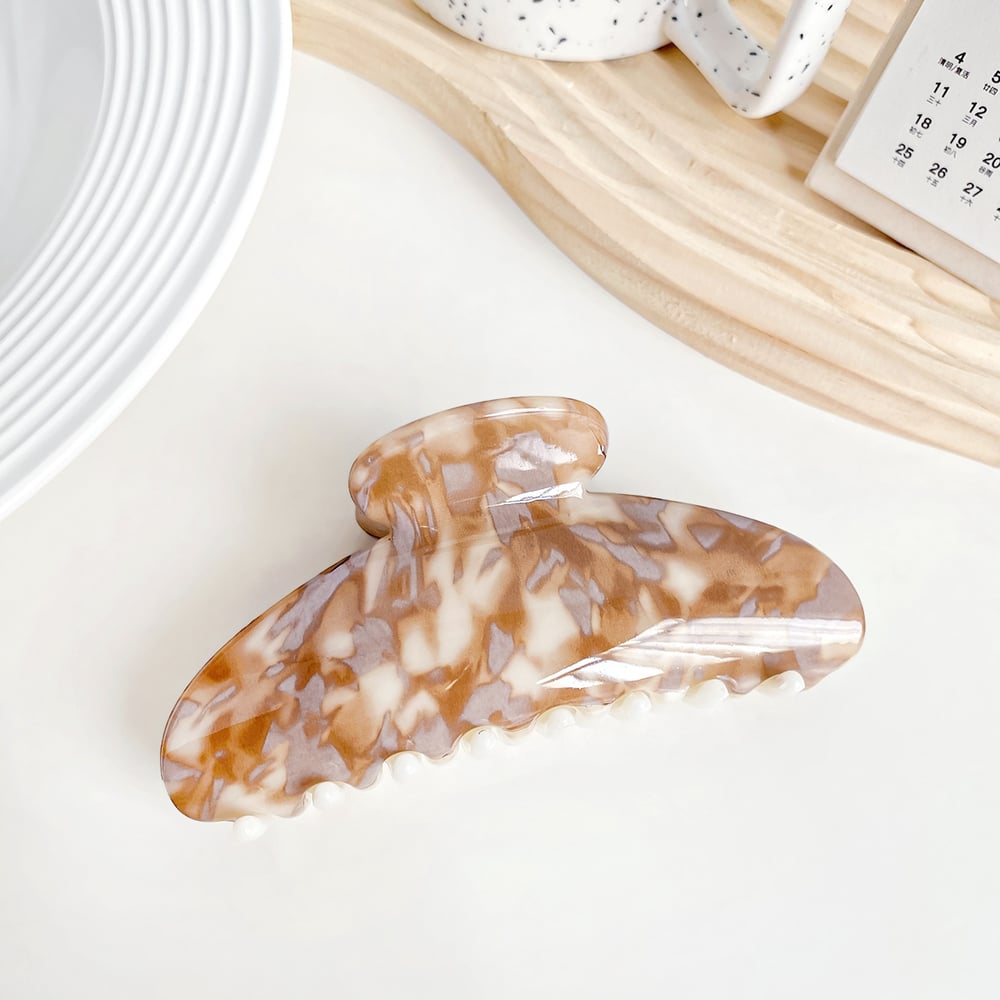 Simple Elegant Swoosh Resin Women's Hair Claws