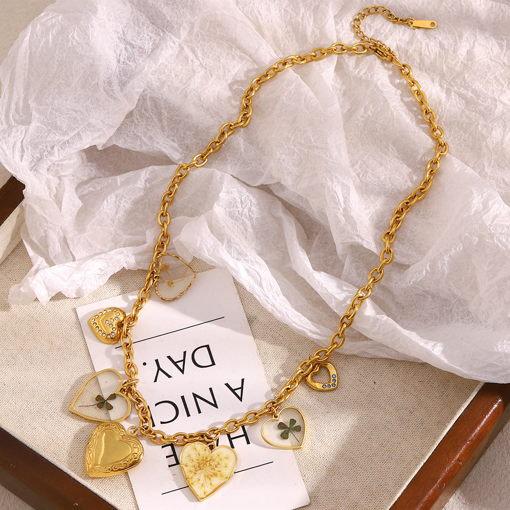Retro Luxury Style Heart Shaped Stainless Steel Women's Necklaces h5Picture5