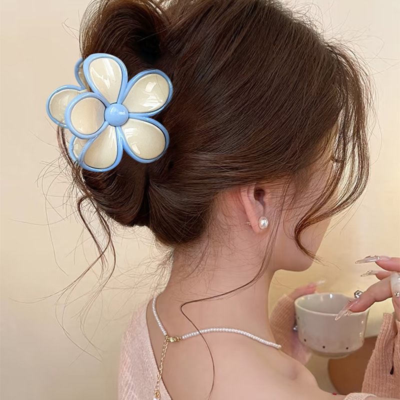 1 Elegant Flower Shaped Design Sweet Flower Resin Women's Hair Claws h5Picture2