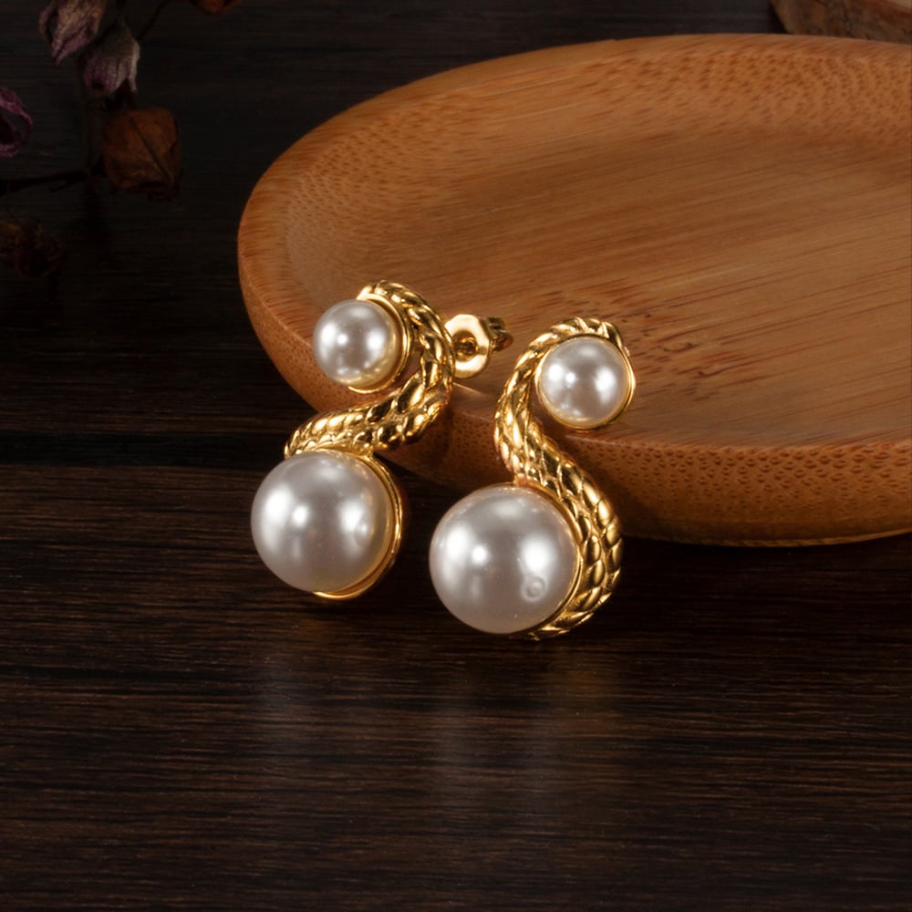 1 Paar Simple Series Tägliche geometrische Edelstahl Goldfarbene Damen-Ohrstecker Bild3