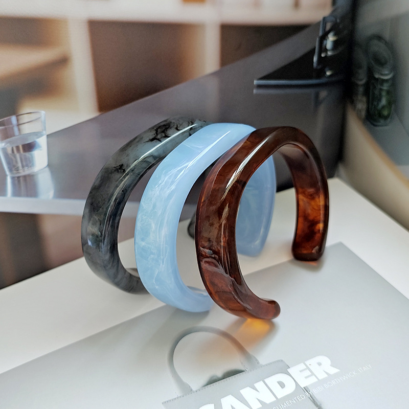 Geometric French - style Wide - version Stylish Women's Bracelets Picture2