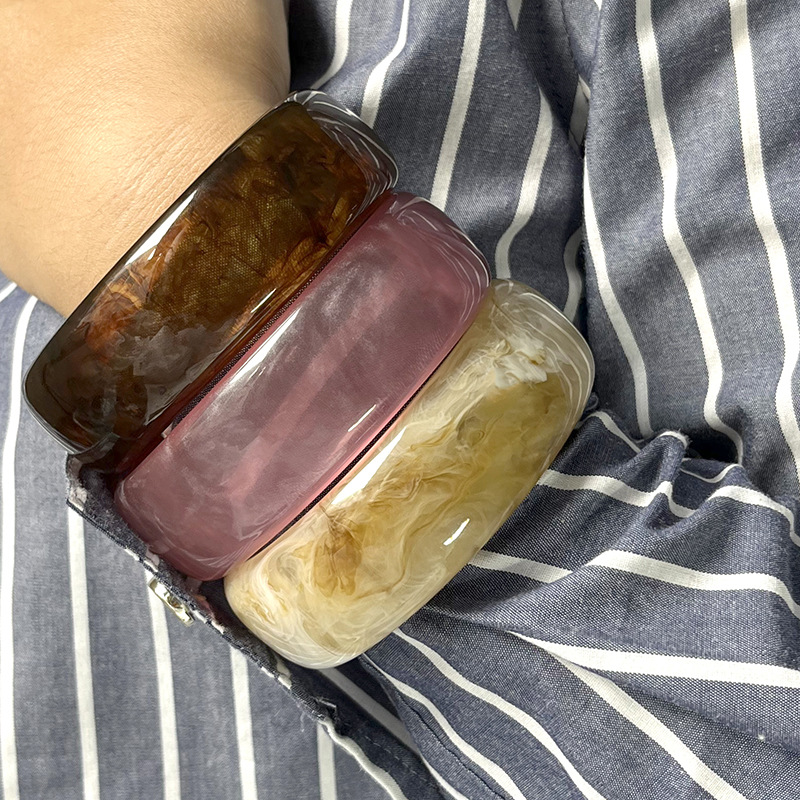 Blurred Vintage Wide - brimmed Acrylic Women's Bangles Picture3