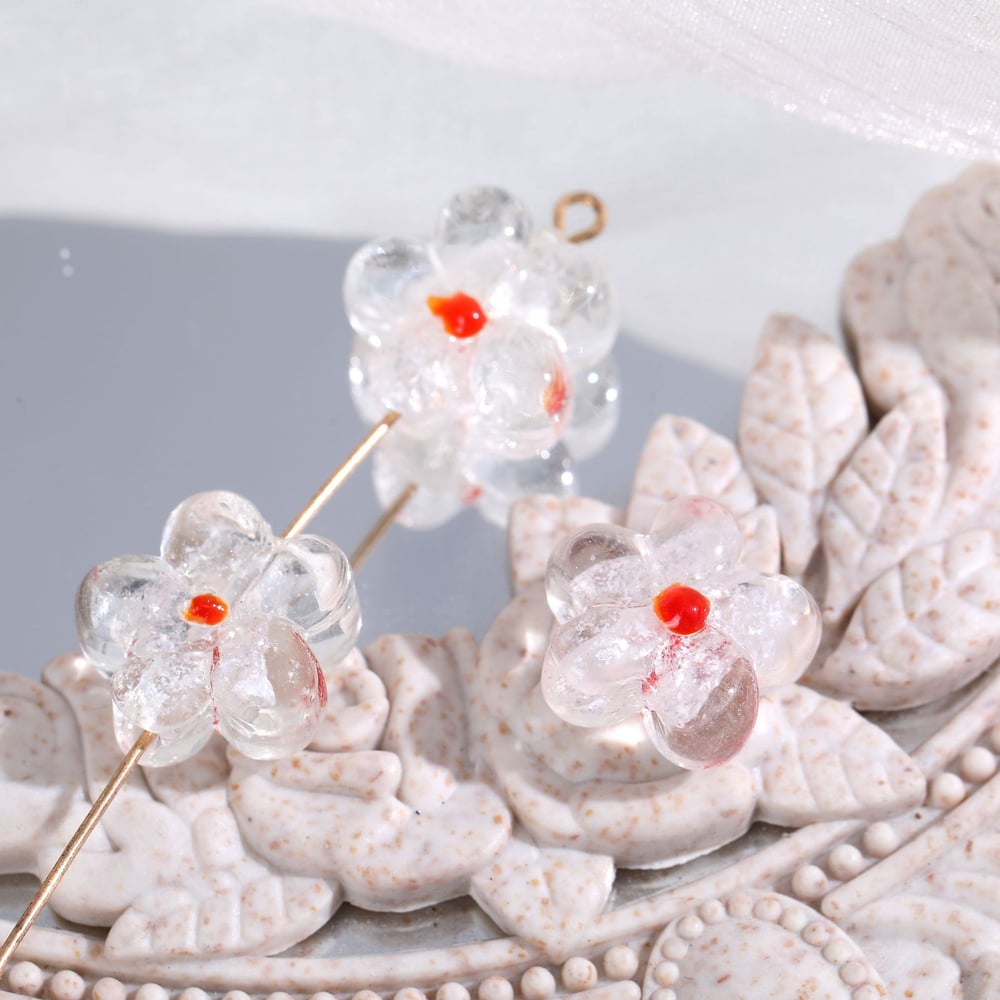 1 Stück einfache Serie süße Blumen Glas Schmuckperlen