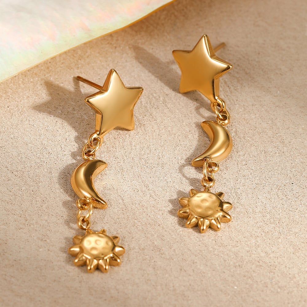 Orecchini pendenti da donna in acciaio inossidabile color oro con sole e luna Immagine2