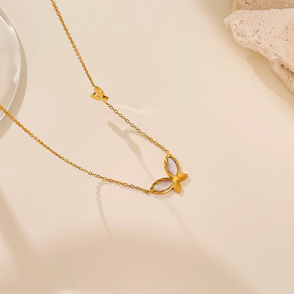 1 pezzo squisito ciondolo a forma di farfalla in acciaio inossidabile color oro da donna h5Immagine7
