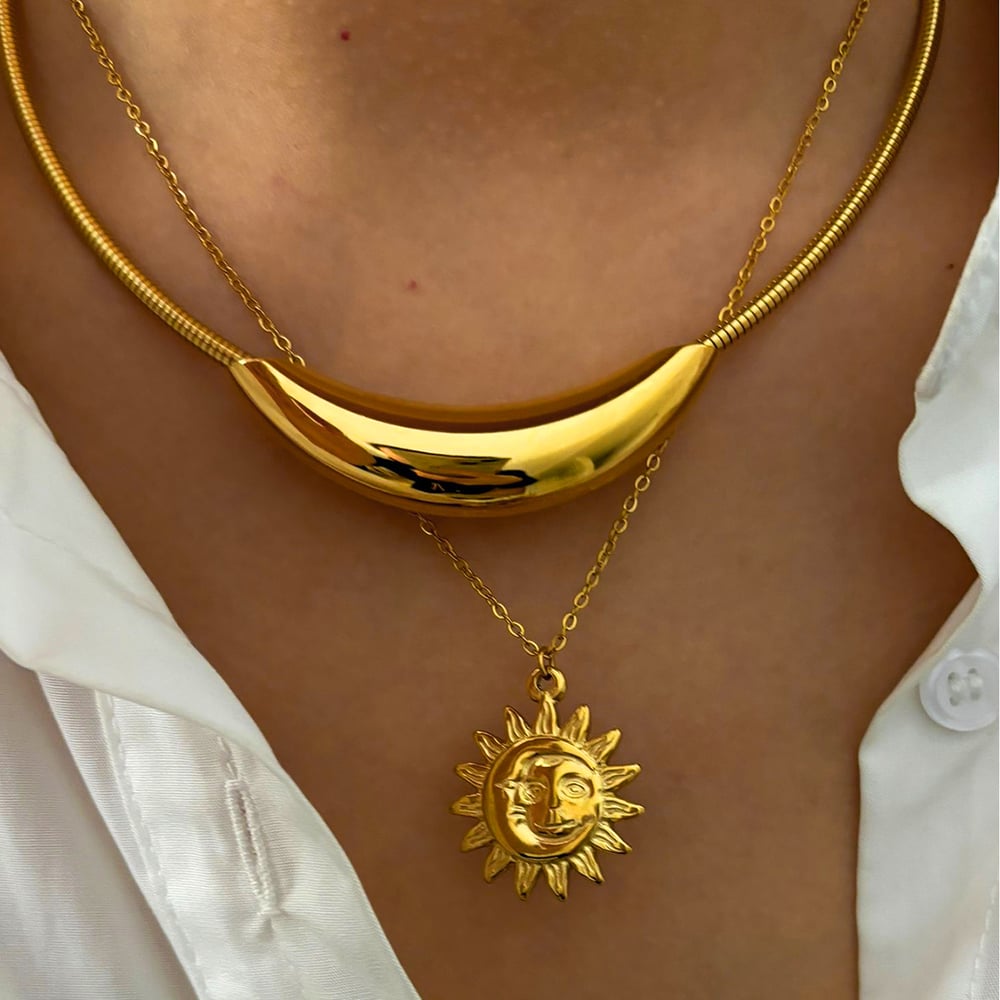 1 Stück Halskette mit Sonnengesicht-Anhänger aus Edelstahl in Goldfarbe Bild3