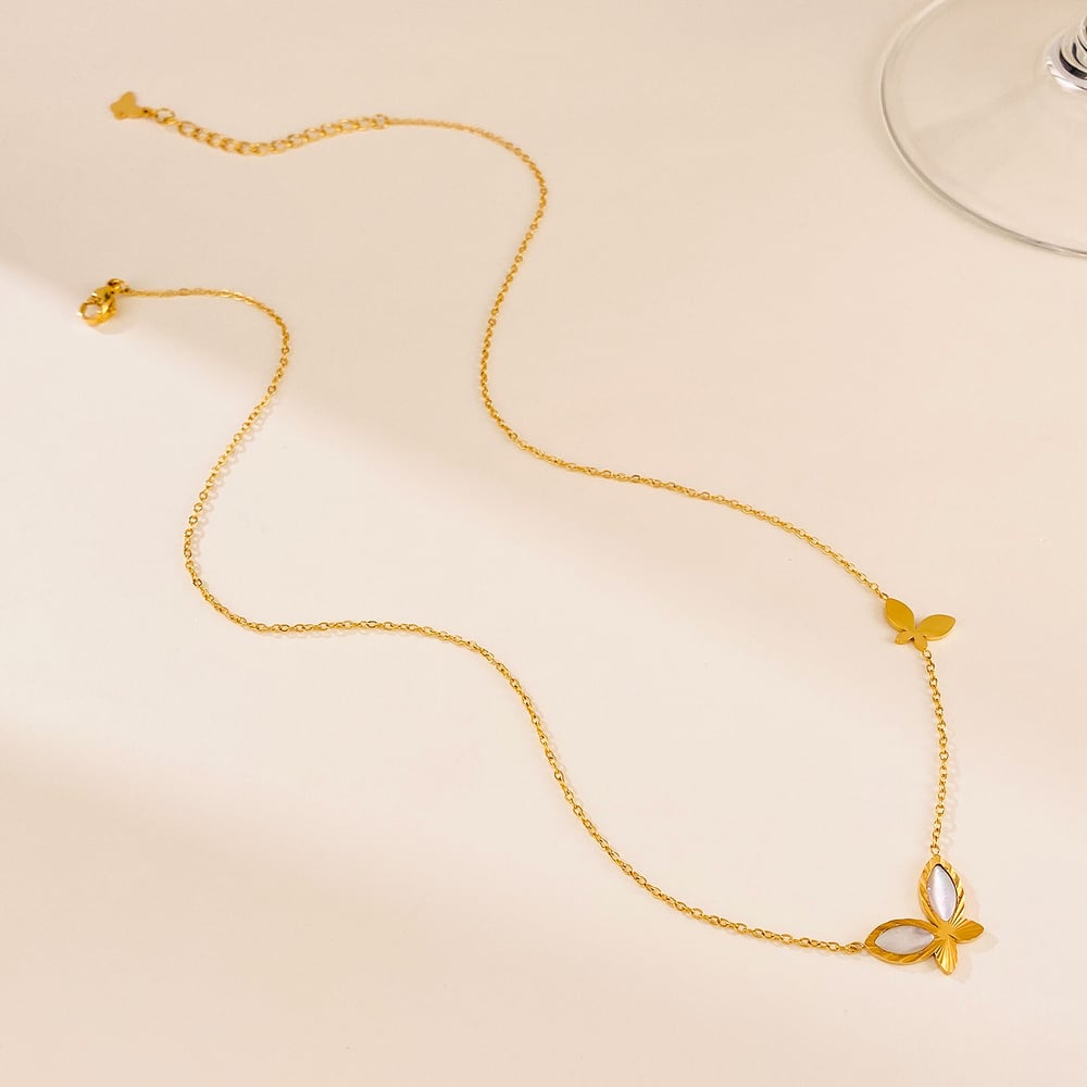 1 pezzo squisito ciondolo a forma di farfalla in acciaio inossidabile color oro da donna h5Immagine3