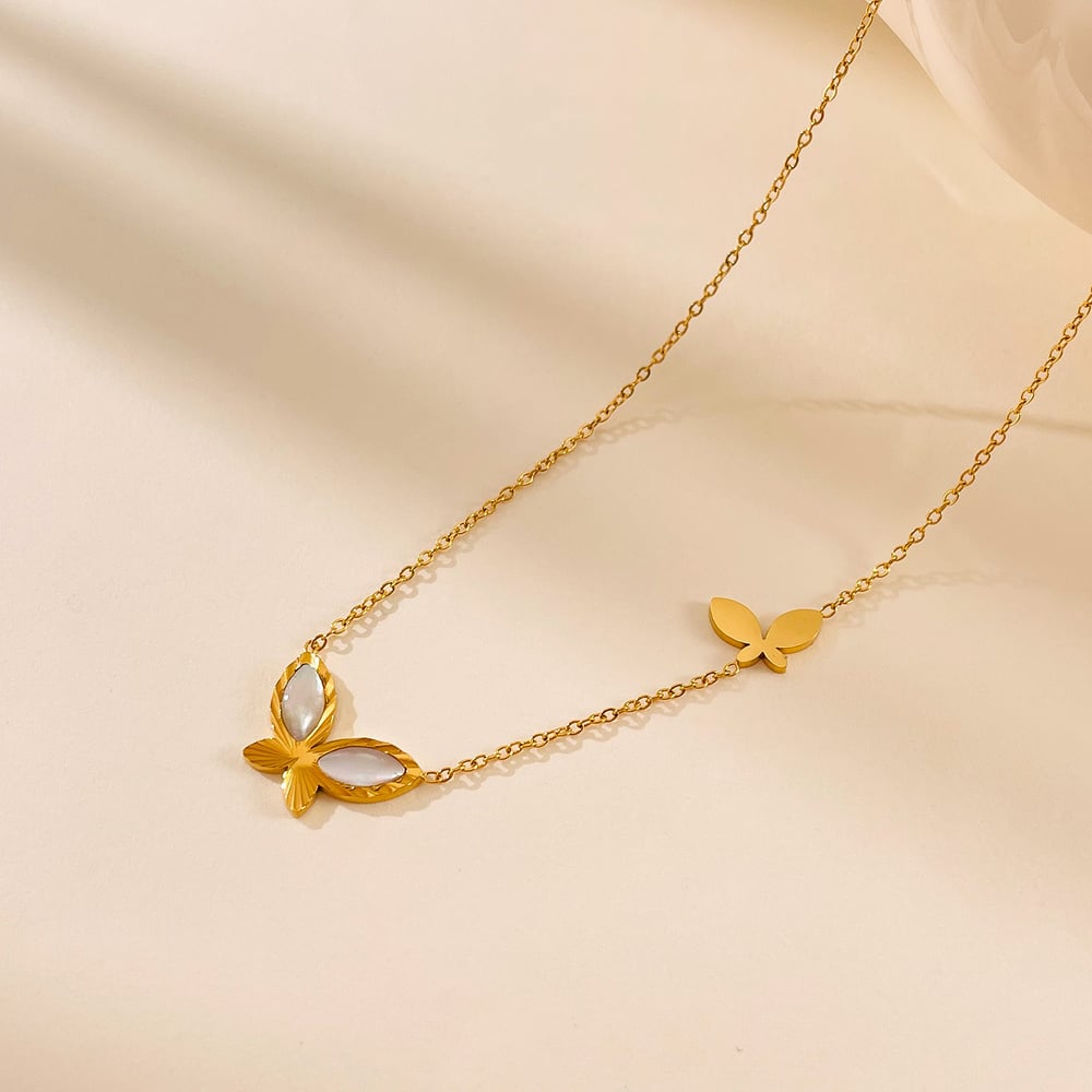 1 pezzo squisito ciondolo a forma di farfalla in acciaio inossidabile color oro da donna h5Immagine4