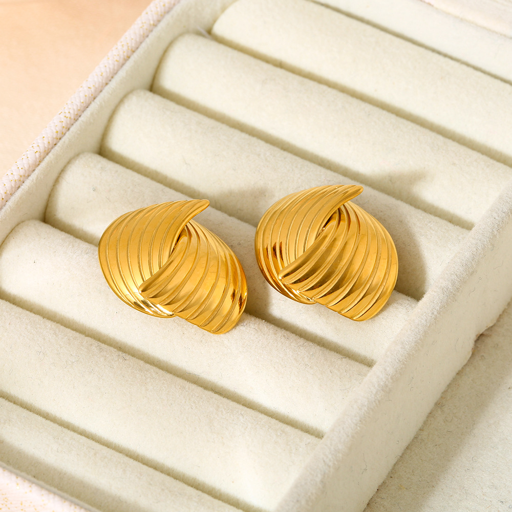 Retro Geometric Stainless Steel   Gold Color  Women's Stud Earrings h5Picture4