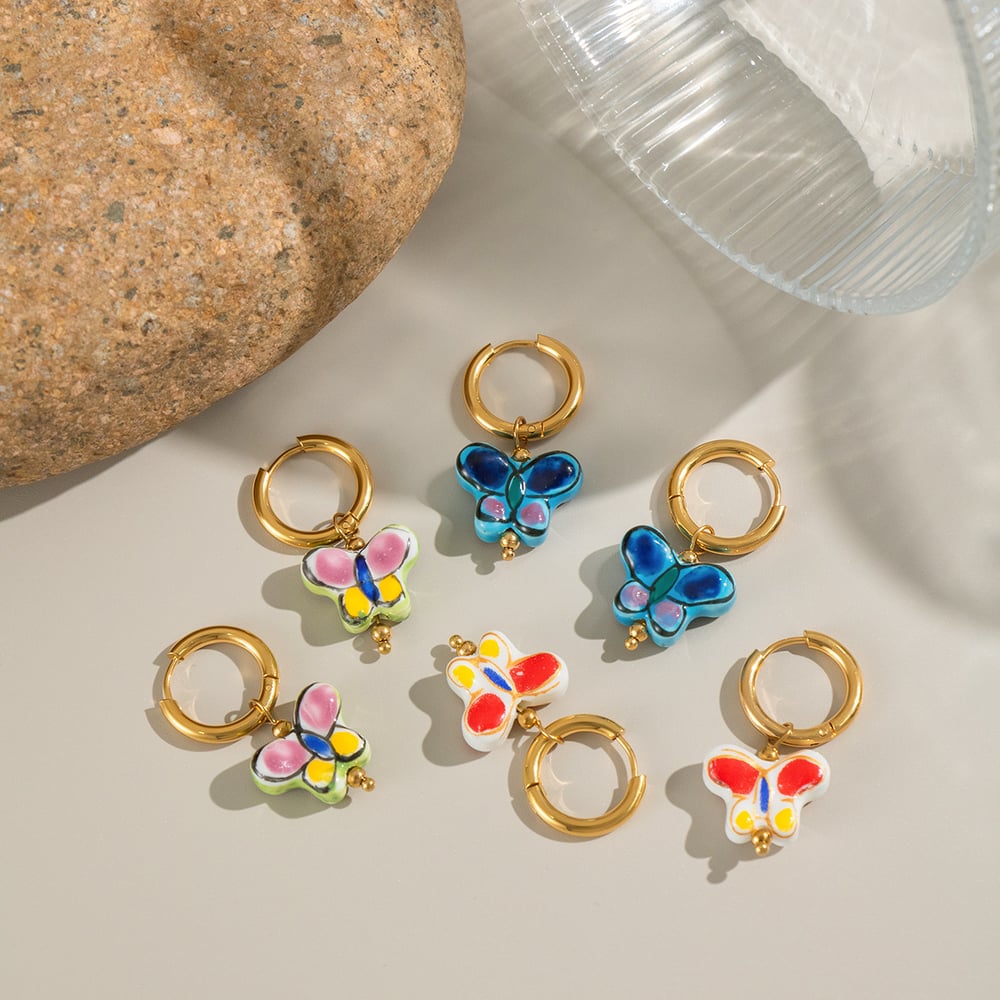 1 par de pendientes románticos de mariposa de acero inoxidable en color dorado. h5Imagen3