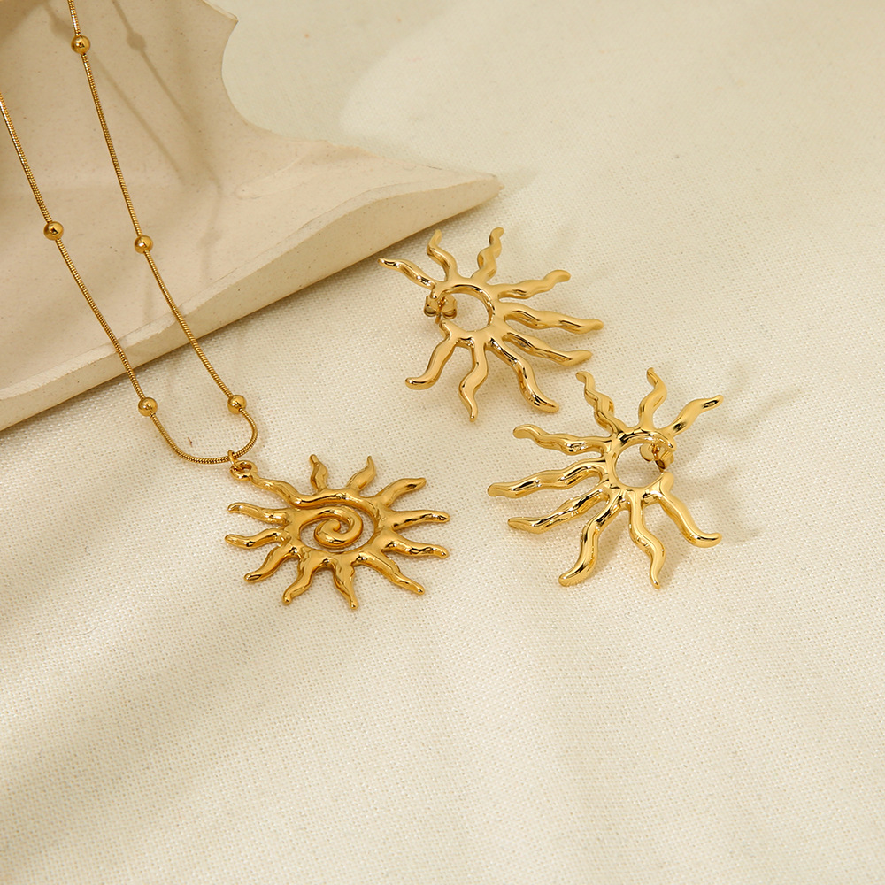 Classic Series Retro Sun/Moon Stainless Steel  Women's Pendant Necklaces h5Picture3