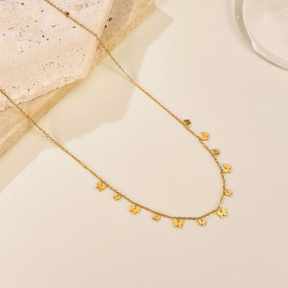 1 pezzo di collana con ciondolo a forma di farfalla in acciaio inossidabile color oro da donna h5Immagine4