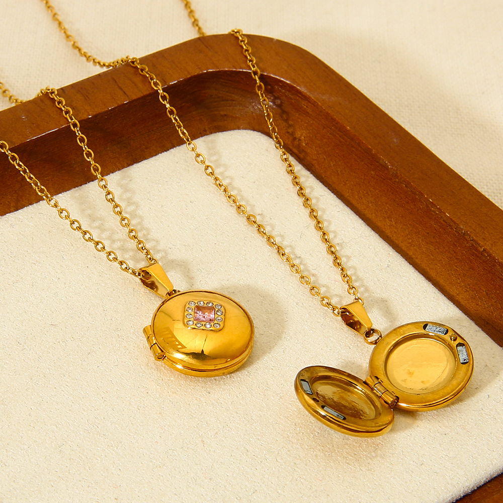Classic Series Retro Geometric Stainless Steel  women's Pendant Necklaces Picture4