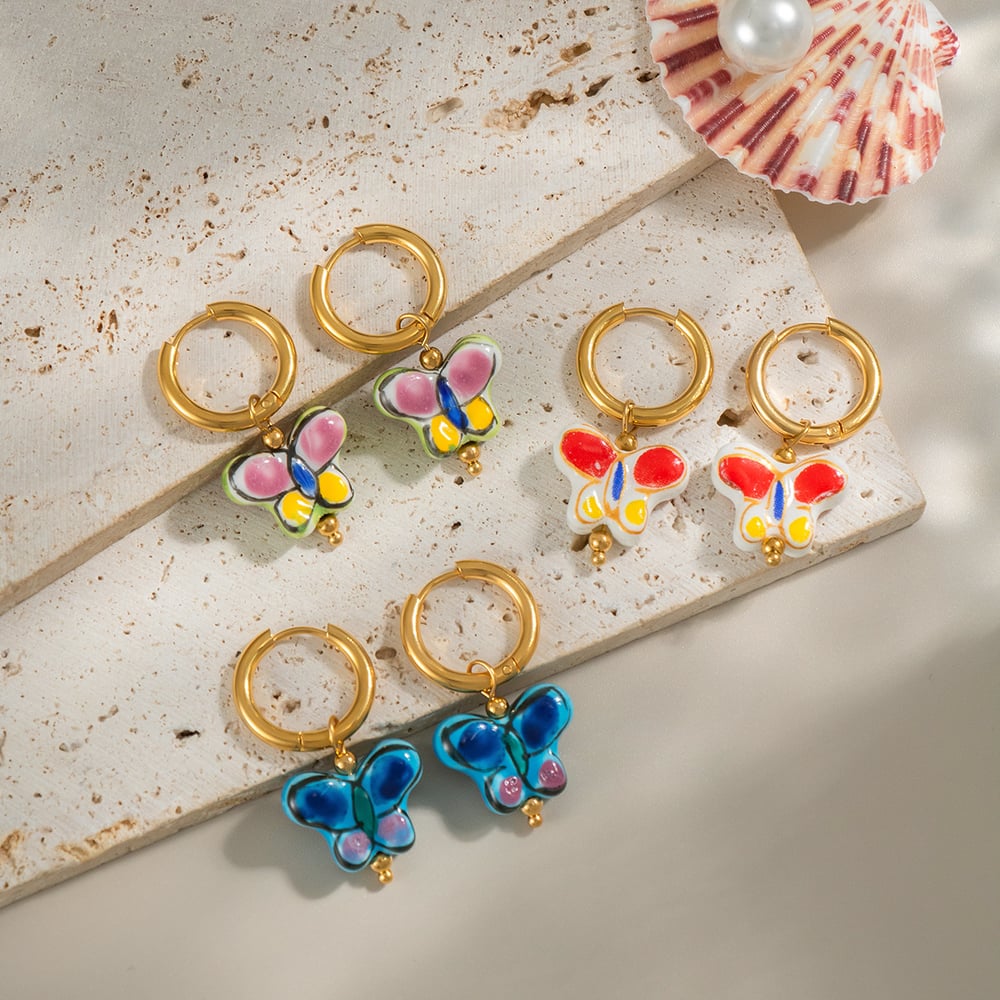 1 par de pendientes románticos de mariposa de acero inoxidable en color dorado. h5Imagen2