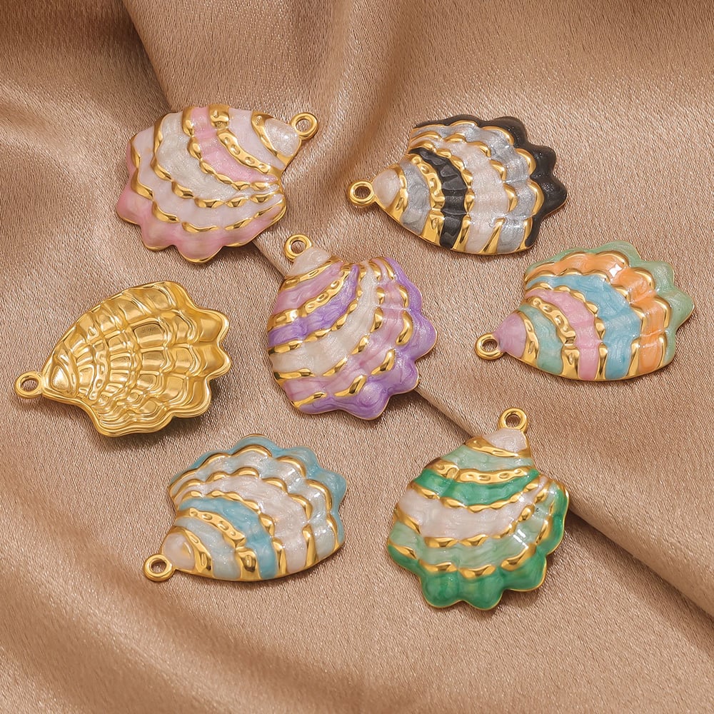 1 colgante sofisticado de acero inoxidable color dorado para mujer. Imagen2