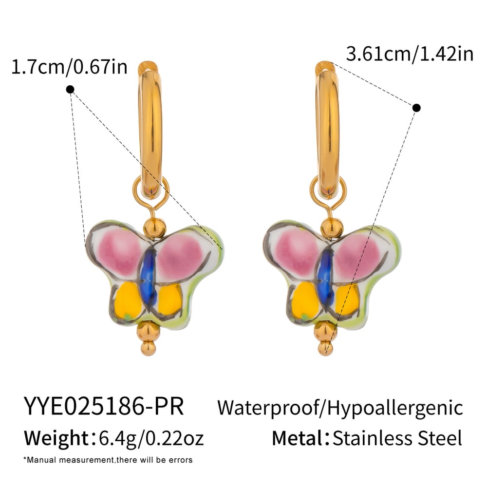 1 par de pendientes románticos de mariposa de acero inoxidable en color dorado.